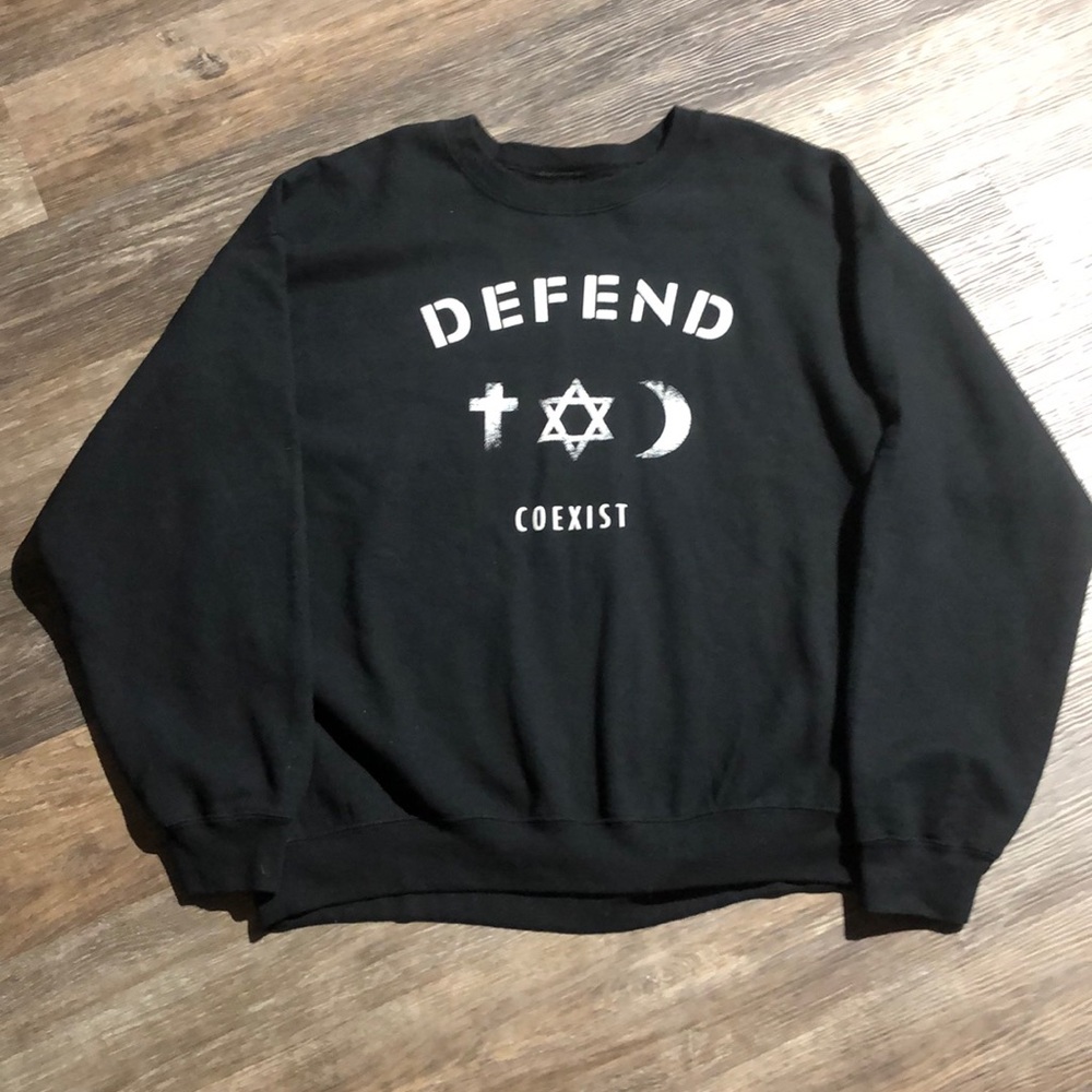 Defend Paris men’s sweater size XL
